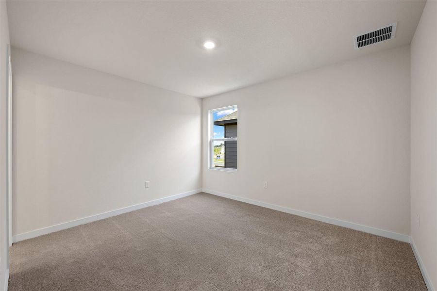 Spacious, unfurnished interior of a new home in Rolling Glen, Hutto (Image 17).