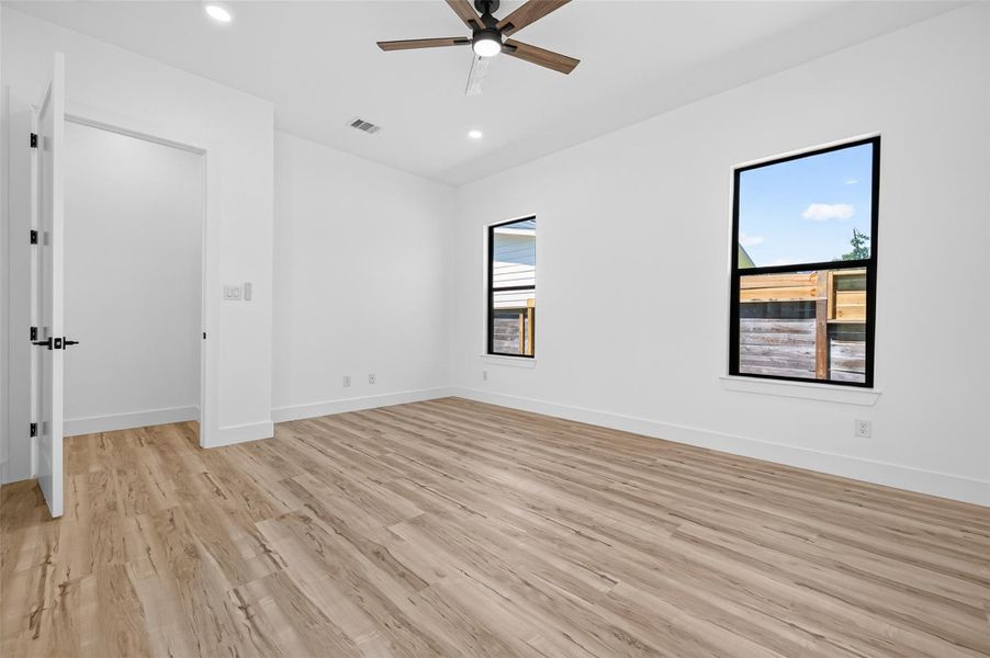 Spacious, unfurnished interior of a new home in , Conroe (Image 42).