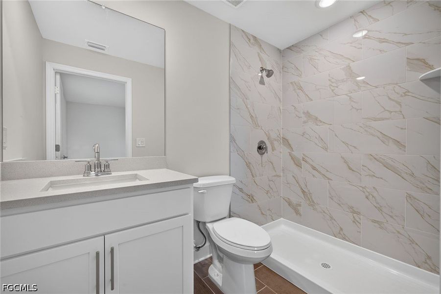 Furnished interior view inside a new home in Cape Coral, Cape Coral (Image 9).
