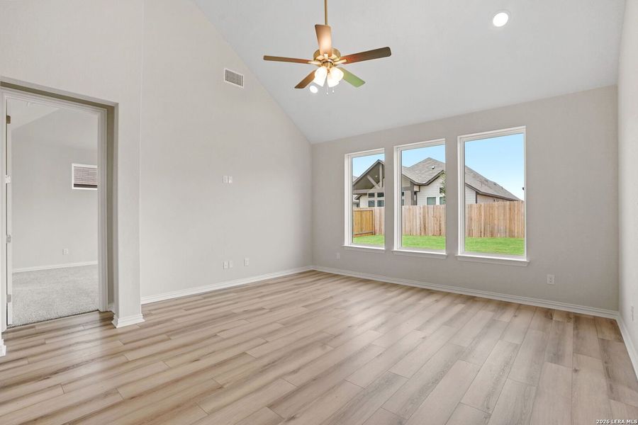 Spacious, unfurnished interior of a new home in Veranda, San Antonio (Image 18).