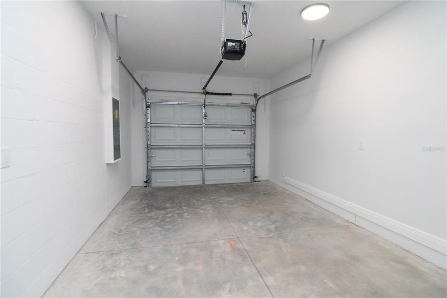 Spacious, unfurnished interior of a new home in , Tampa (Image 11).