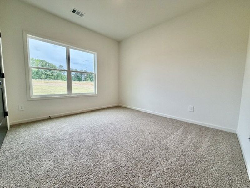 Spacious, unfurnished interior of a new home in Oakview, Pine Mountain (Image 15).