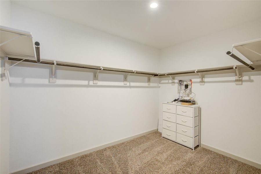 Spacious, unfurnished interior of a new home in , Rosharon (Image 18).