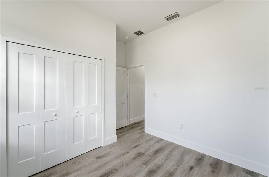 Spacious, unfurnished interior of a new home in , Ocala (Image 26).