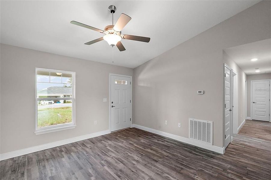 Spacious, unfurnished interior of a new home in , Ocala (Image 10).