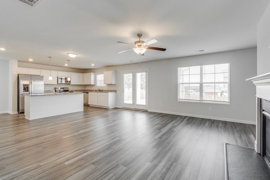 Spacious, unfurnished interior of a new home in Bluefield, Lexington (Image 12).