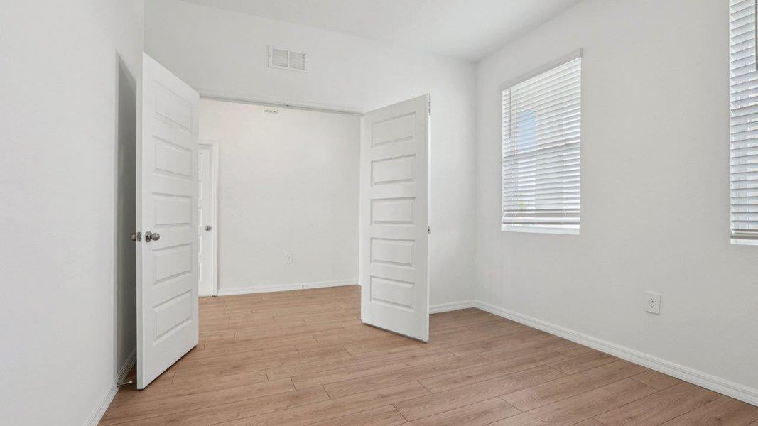 Spacious, unfurnished interior of a new home in Summerlin at Hawthorne Ranch, Lakeland (Image 27).