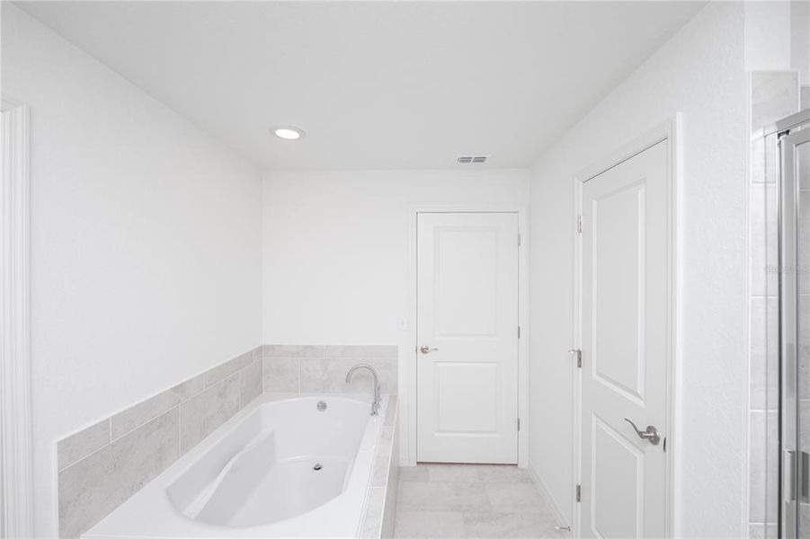 Furnished interior view inside a new home in , Winter Haven (Image 9).