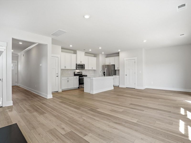 Spacious, unfurnished interior of a new home in Crossing at Abner Creek, Greer (Image 12). Spacious, unfurnished interior of a new home in Crossing at Abner Creek, Greer (Image 12).