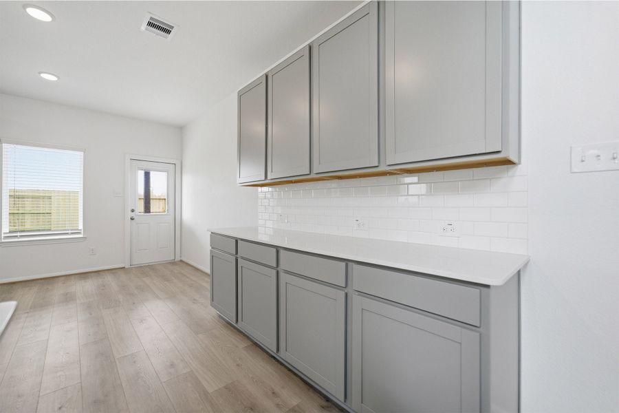Furnished interior view inside a new home in Ashland, Texas City (Image 10).