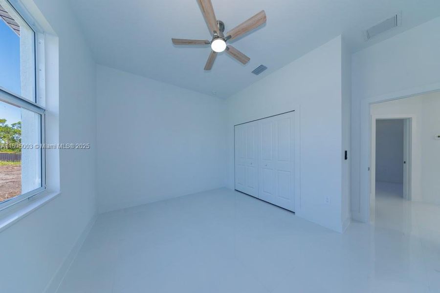 Spacious, unfurnished interior of a new home in , Lehigh Acres (Image 26).