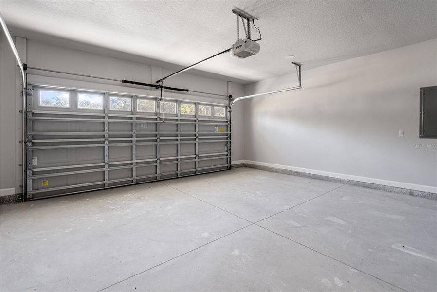 Spacious, unfurnished interior of a new home in , Chiefland (Image 12).