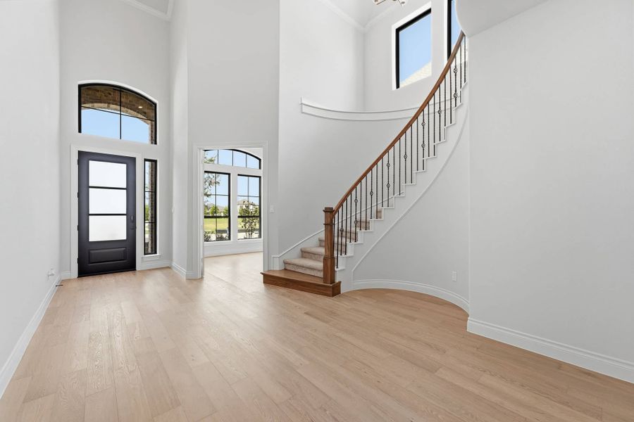 Spacious, unfurnished interior of a new home in Bridgeland 50′, Cypress (Image 14).
