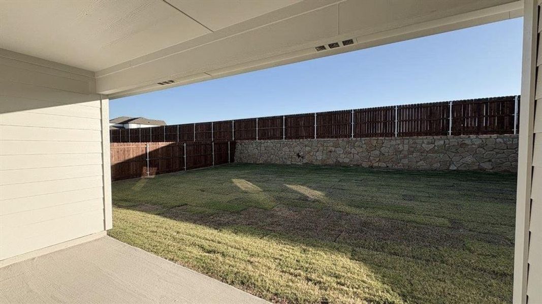 Exterior details and patio area of a home in Sandstone Estates, Granbury (Image 15).