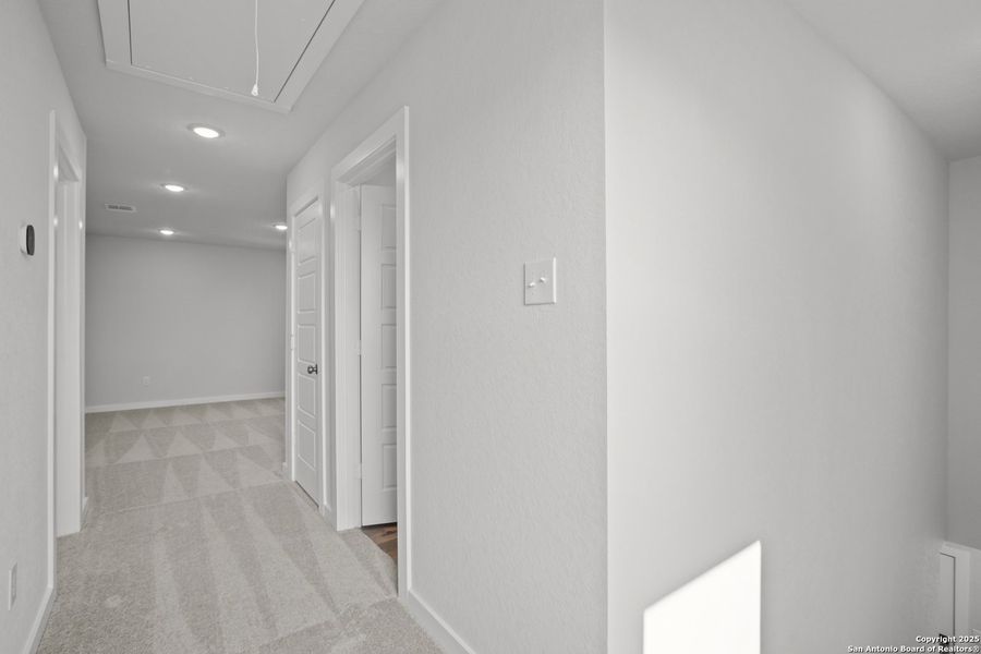 Spacious, unfurnished interior of a new home in Rosemont Hill, San Antonio (Image 23).