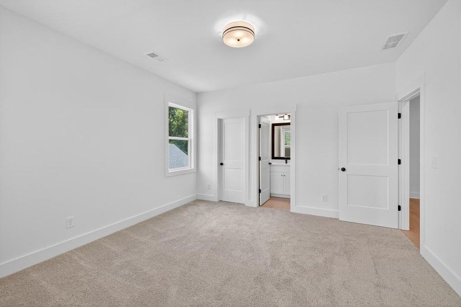 Spacious, unfurnished interior of a new home in Livingstone Park, Kennesaw (Image 40).