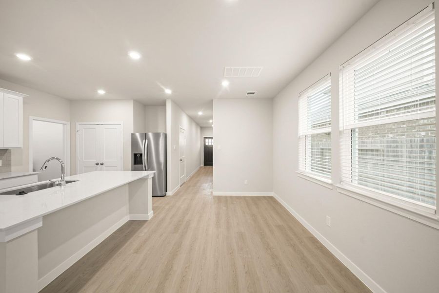 Furnished interior view inside a new home in Lago Mar, Texas City (Image 10).