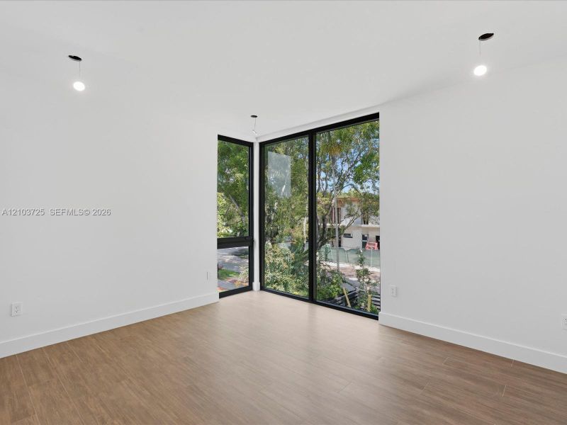 Spacious, unfurnished interior of a new home in , Miami (Image 46).