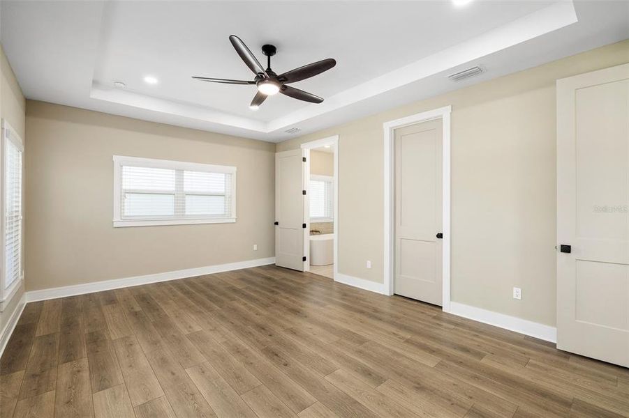 Spacious, unfurnished interior of a new home in , Tampa (Image 23).