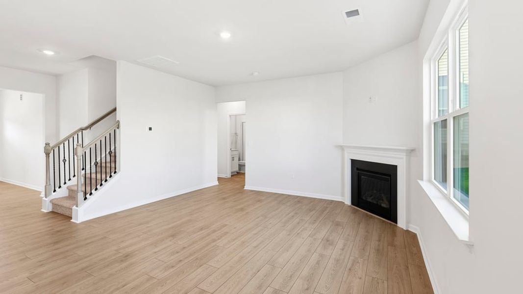 Spacious, unfurnished interior of a new home in Sherwood Gardens, Landrum (Image 18).