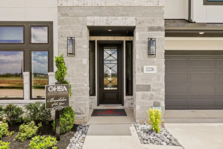 Exterior details and patio area of a home in Harvest Green 50', Richmond (Image 3).