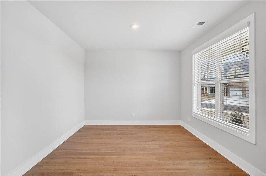 Spacious, unfurnished interior of a new home in The Fairways at Mirror Lake, Villa Rica (Image 32).