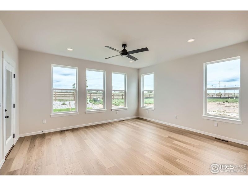 Spacious, unfurnished interior of a new home in Barefoot Lakes, Longmont (Image 21). Spacious, unfurnished interior of a new home in Barefoot Lakes, Longmont (Image 21).