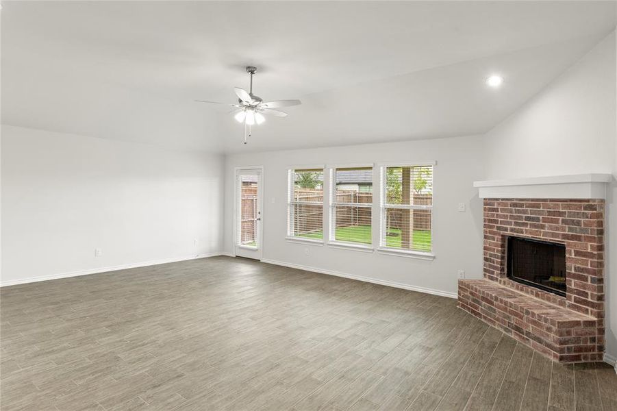 16. 3257 Mercer - Family (2) 16. 3257 Mercer - Family (2)