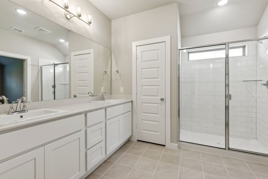 Primary Bathroom in the Emmy II home plan by Trophy Signature Homes - REPRESENTATIVE PHOTO Primary Bathroom in the Emmy II home plan by Trophy Signature Homes - REPRESENTATIVE PHOTO