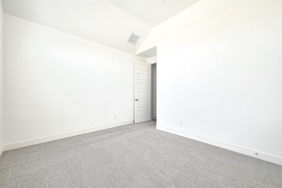 Spacious, unfurnished interior of a new home in Lago Mar, Texas City (Image 40).