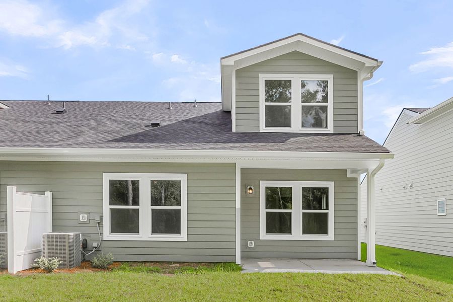 Exterior details and patio area of a home in Tea Farm, Ravenel (Image 15).
