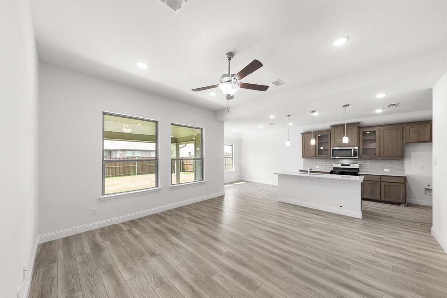 Representative unfurnished interior of a home built from the Prosper by Pacesetter Homes in Timberbrook, Justin (Image 17).