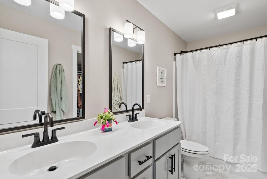The ensuite bathroom in the Owner's Suite feels modern & features double sinks, soft close cabinetry. The ensuite bathroom in the Owner's Suite feels modern & features double sinks, soft close cabinetry.