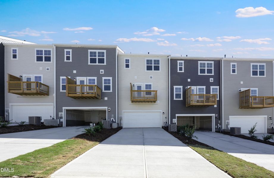 SUN_Stoneriver_Pic_Bradley_Back_1of1 SUN_Stoneriver_Pic_Bradley_Back_1of1