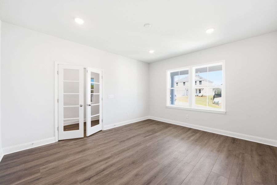 Spacious, unfurnished interior of a new home in Carriage Estates, Lexington (Image 20).