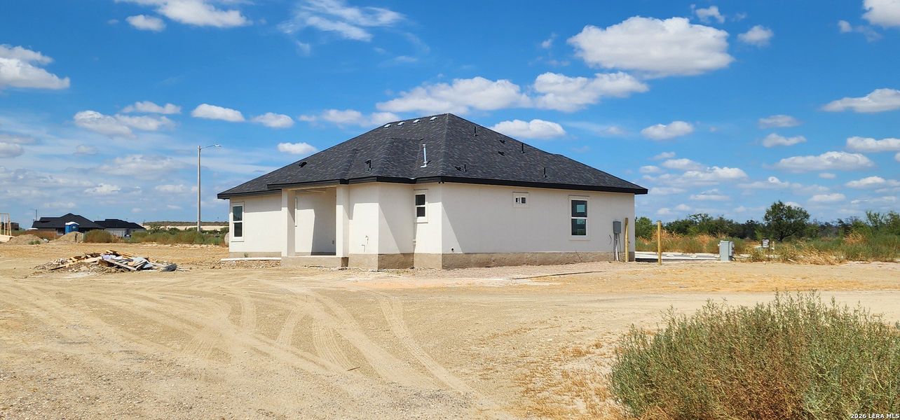 Exterior details and patio area of a home in , Eagle Pass (Image 3).