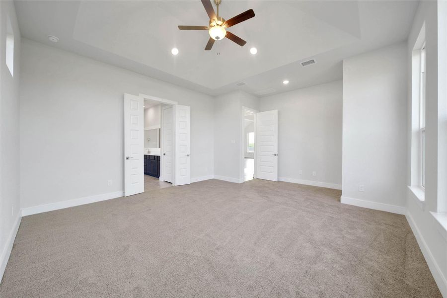 Spacious, unfurnished interior of a new home in Magnolia Bend, Rosharon (Image 38).