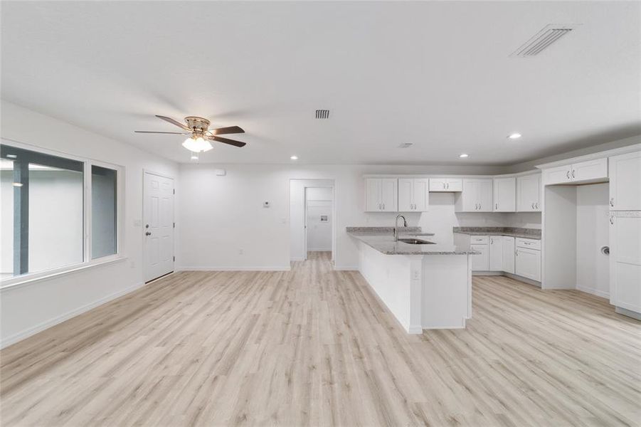 Spacious, unfurnished interior of a new home in , Dunnellon (Image 36).