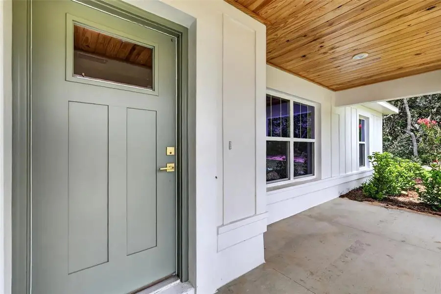 Exterior details and patio area of a home in , Ocala (Image 3).