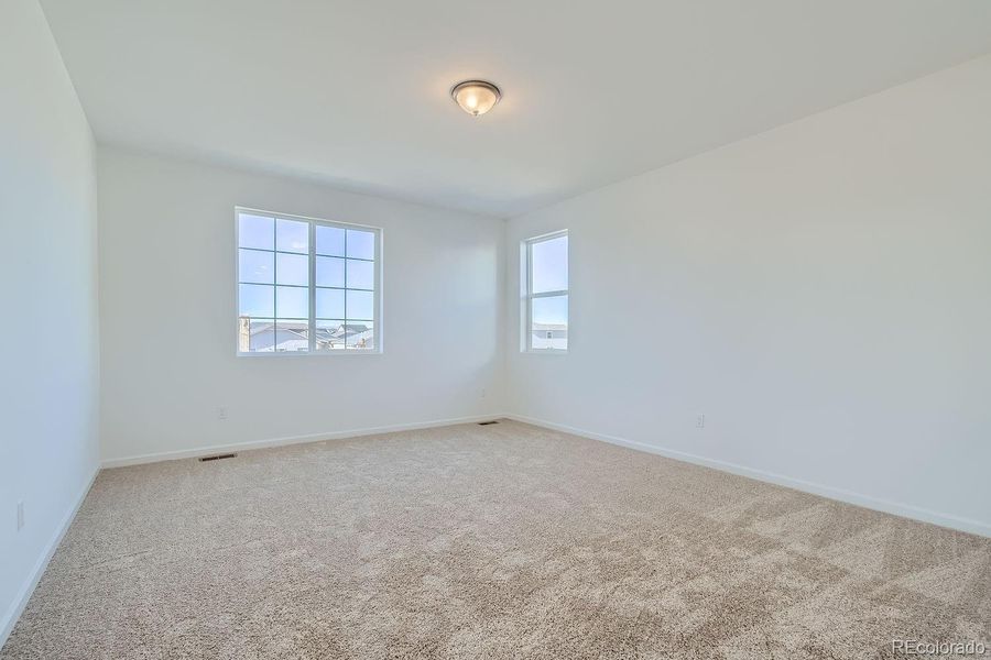 Spacious, unfurnished interior of a new home in Wolf Creek Run, Strasburg (Image 19).