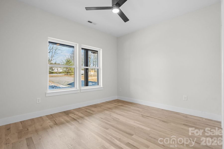 Spacious, unfurnished interior of a new home in , Lincolnton (Image 23).