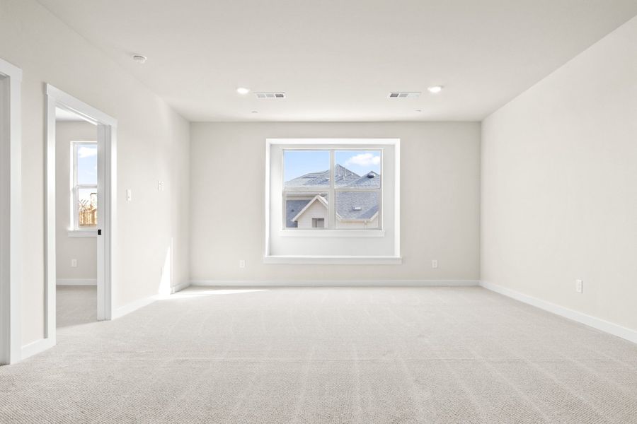 Spacious, unfurnished interior of a new home in Cottonwood Creek, Rowlett (Image 21).