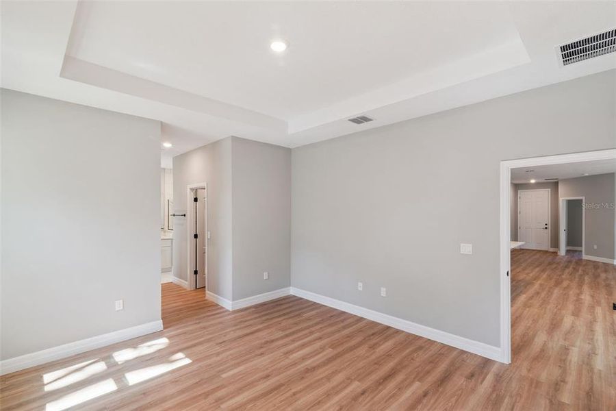 Spacious, unfurnished interior of a new home in , Homosassa (Image 12).