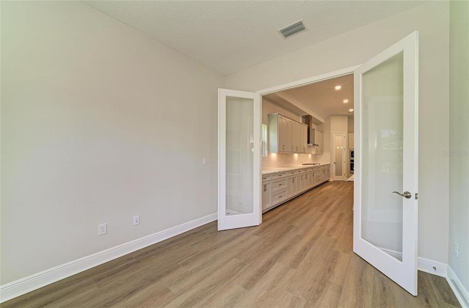 Spacious, unfurnished interior of a new home in Crestwood Estates, Valrico (Image 25).