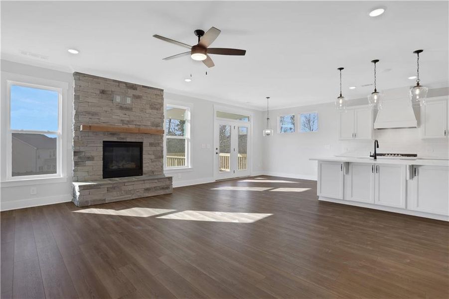 Spacious, unfurnished interior of a new home in Cambridge, Flowery Branch (Image 45).