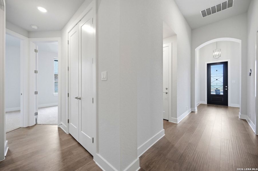Spacious, unfurnished interior of a new home in Weston Oaks, San Antonio (Image 14). Spacious, unfurnished interior of a new home in Weston Oaks, San Antonio (Image 14).