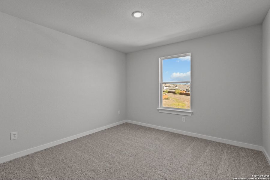 Spacious, unfurnished interior of a new home in Cinco Lakes, San Antonio (Image 35).