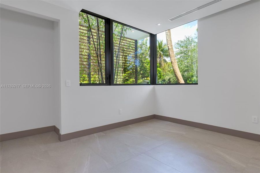 Spacious, unfurnished interior of a new home in , Miami (Image 19).
