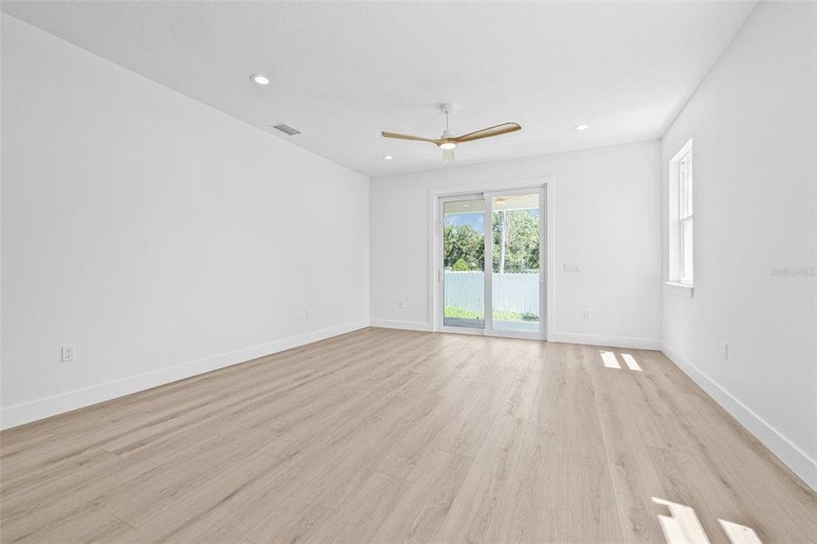 Spacious, unfurnished interior of a new home in , Tampa (Image 24).