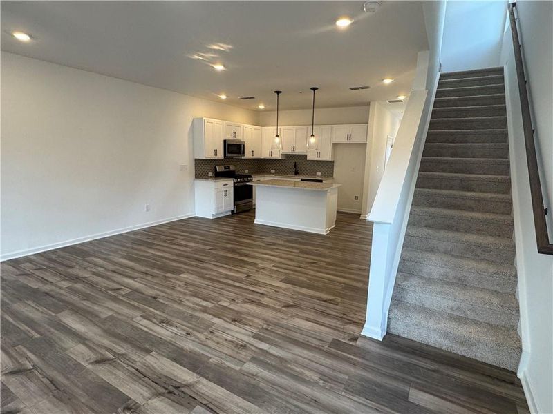 Spacious, unfurnished interior of a new home in Laurelwood, Douglasville (Image 23).